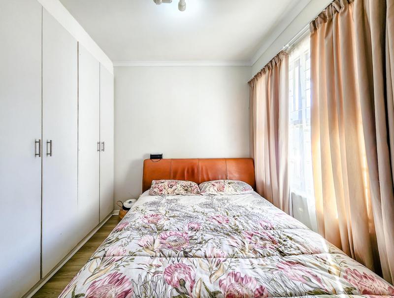 1 Bedroom Property for Sale in Loevenstein Western Cape